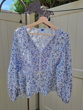 Old Navy Blue and White Floral Button-Front Blouse